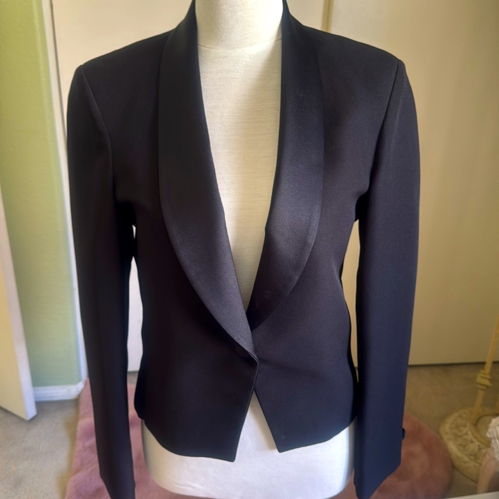 Formal wear short jacket with satin lapel and button. Size Small
